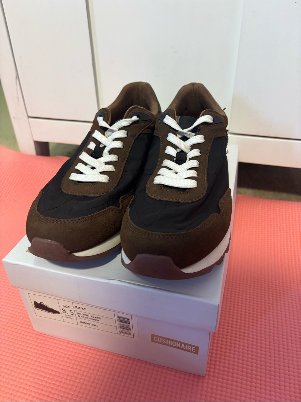 Men's Brown and Black Lace-Up Casual Sneakers with White Laces